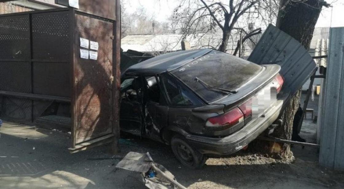 Сбившему насмерть 2 человек на остановке в Алматы вынесли приговор
