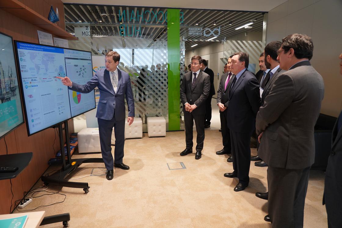 Премьер-Министр РК А. Мамин провел в Astana Hub совещание по цифровизации