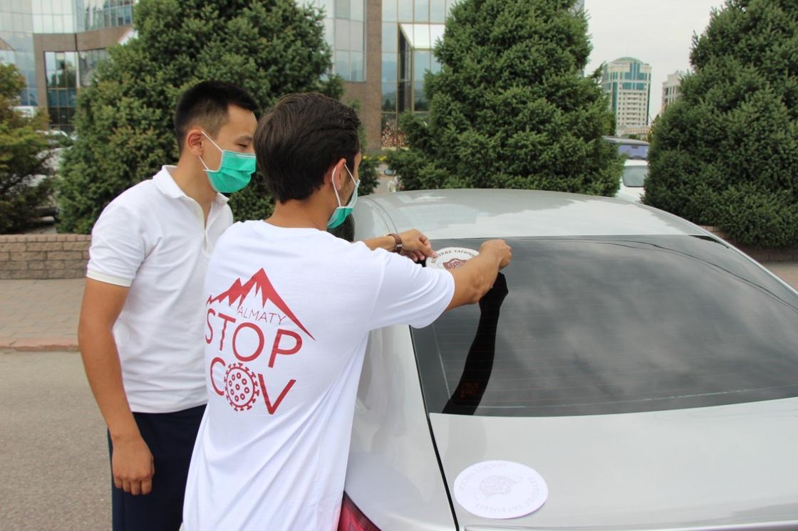 В Алматы набирает популярность акция "Носите маски"