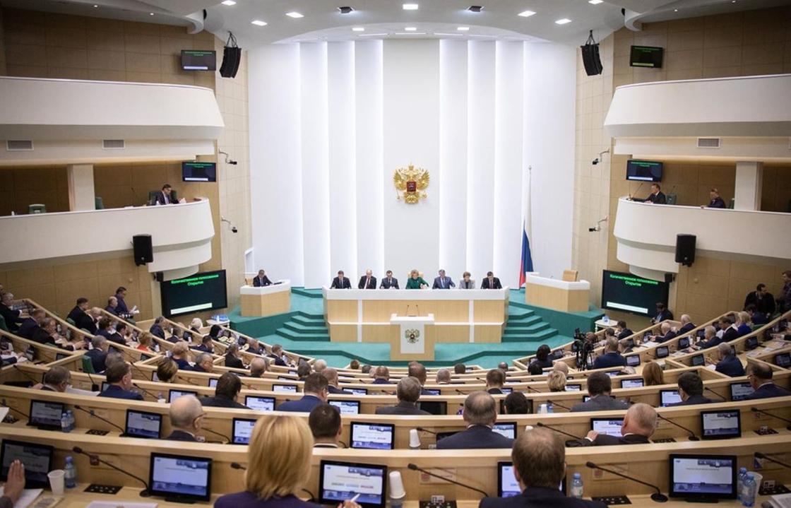 Бывшим президентам России могут позволить пожизненно занимать должность в парламенте