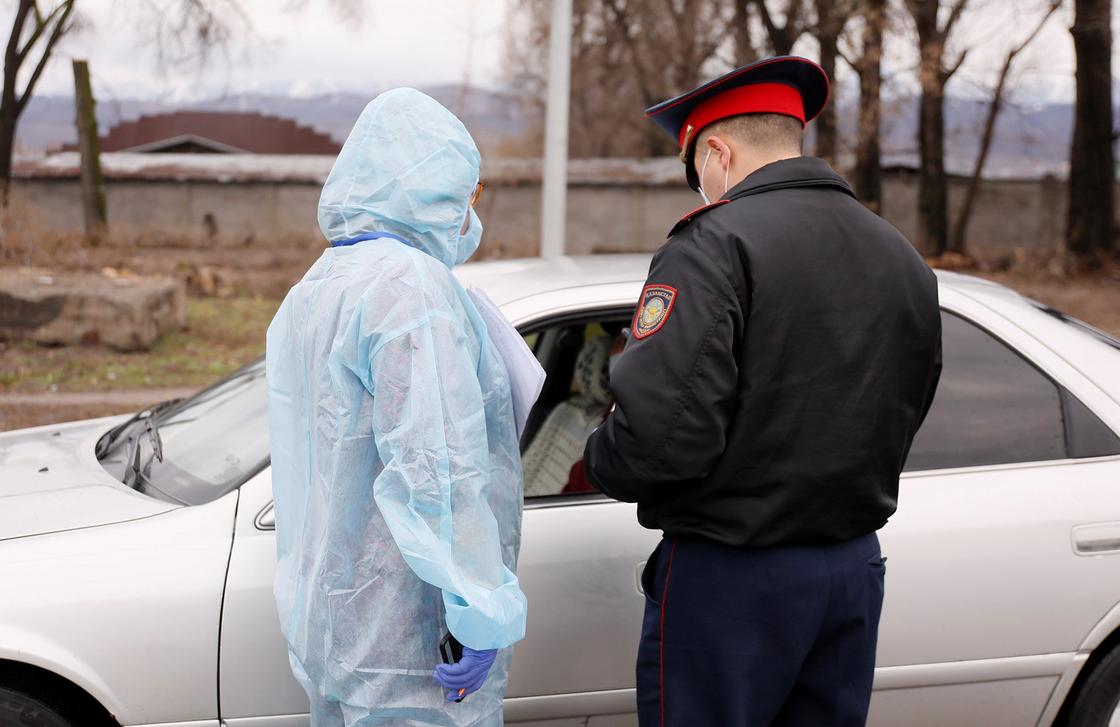 В Алматы водителей могут оштрафовать за нарушение карантина. Фото: NUR.KZ/Петр Карандашов