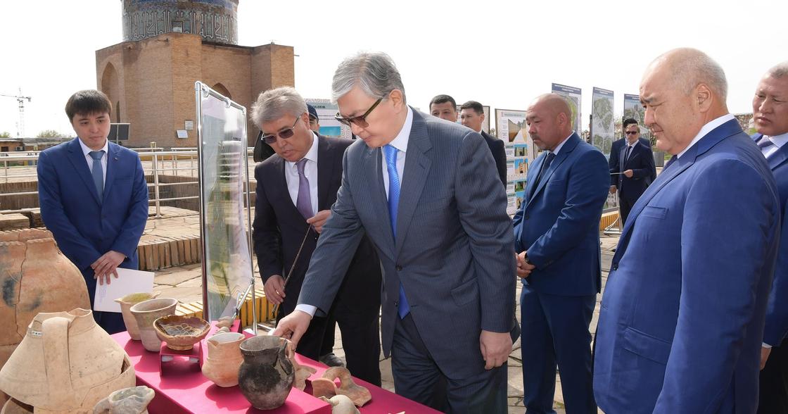 Президент Казахстана посетил мавзолей Ходжа Ахмеда Яссави и музей-заповедник «Азрет-Султан»