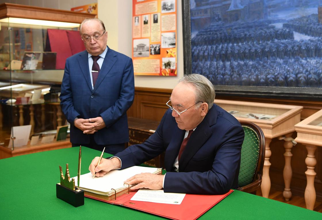 Назарбаев посетил МГУ (фото)