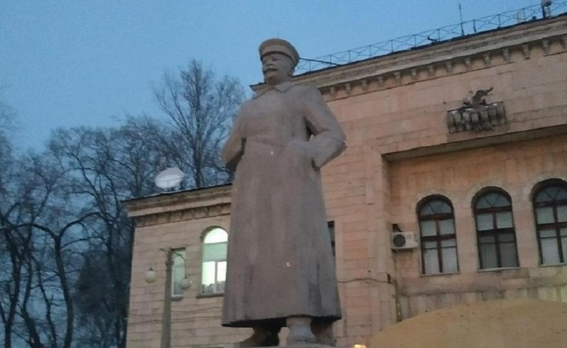 Памятник Иосифу Сталину появился в Алматы (фото)