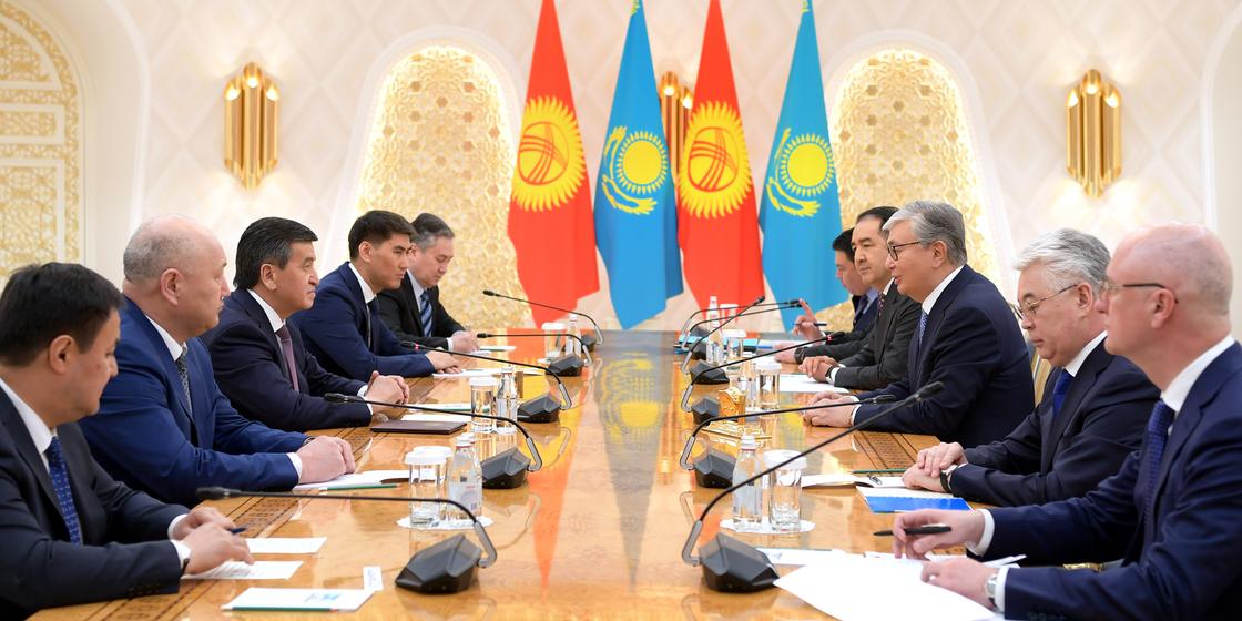 Жээнбеков пригласил Токаева в Киргизию