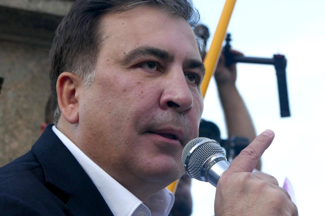 "Пригрозил войной": Саакашвили рассказал о разговоре с Путиным в темной комнате