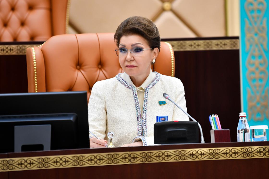 Дарига Назарбаева выразила соболезнования семьям погибших в авиакатастрофе под Алматы