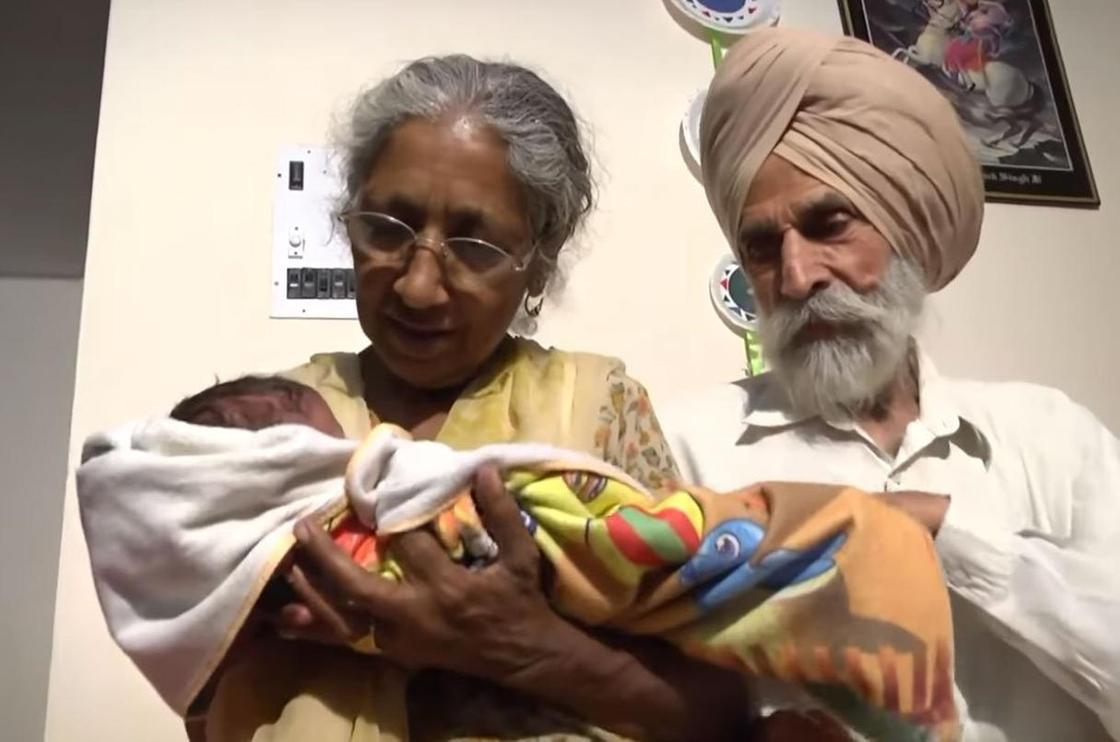 74-летняя женщина родила близнецов (фото, видео)