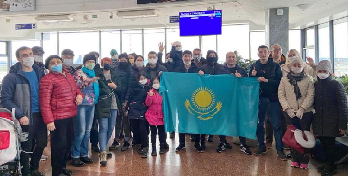 40 граждан Казахстана вернули спецрейсом из Белоруссии (фото)