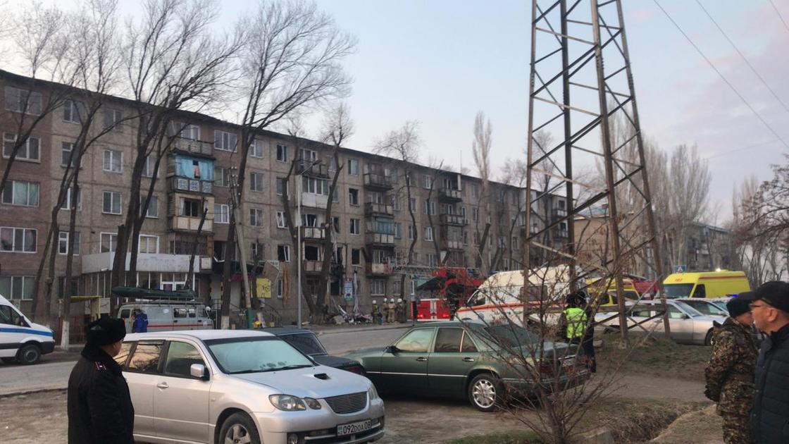 Взрыв прогремел в жилом доме в Таразе (фото)