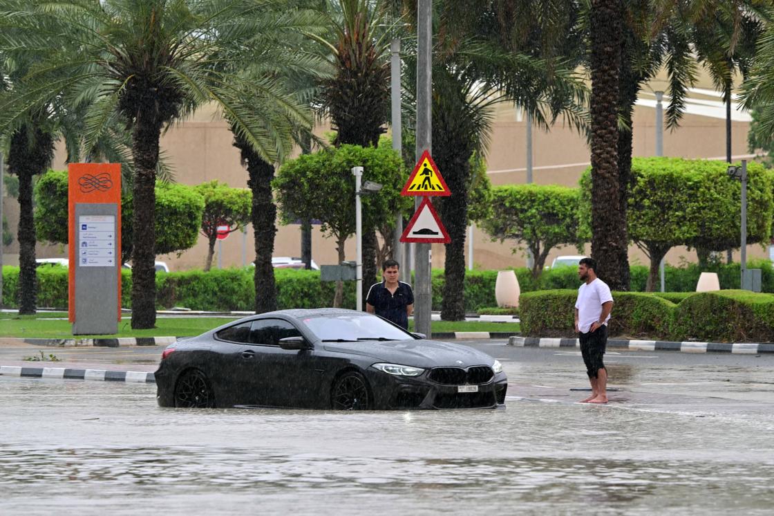 Затопленная улица в Дубае