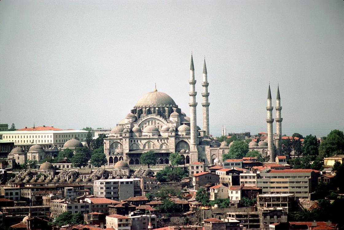 Мечеть с минаретами