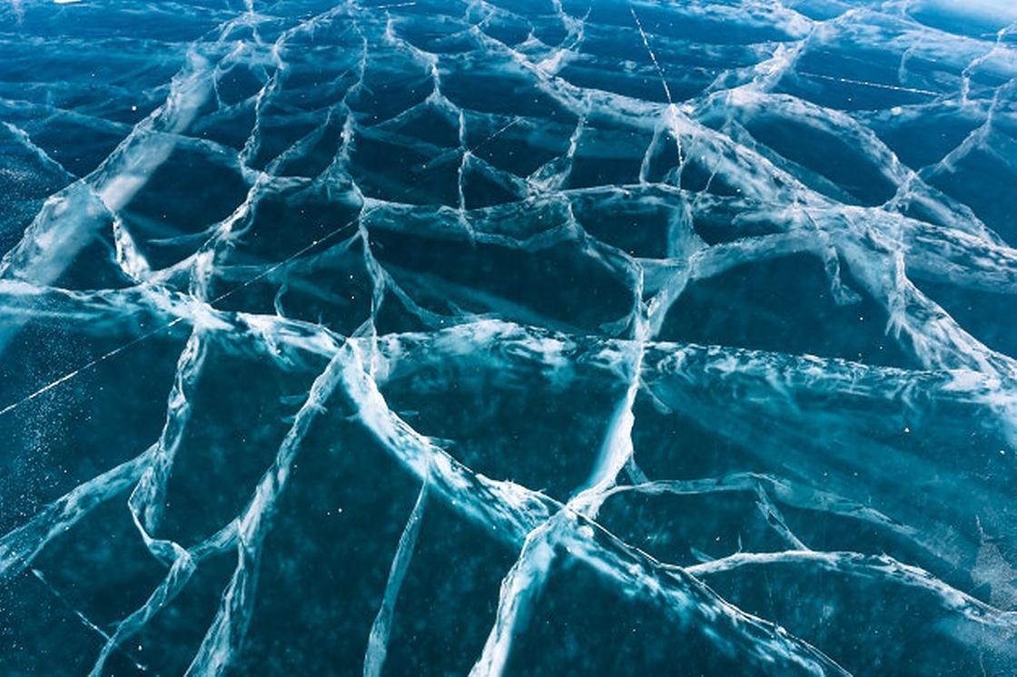 Лед на водоеме