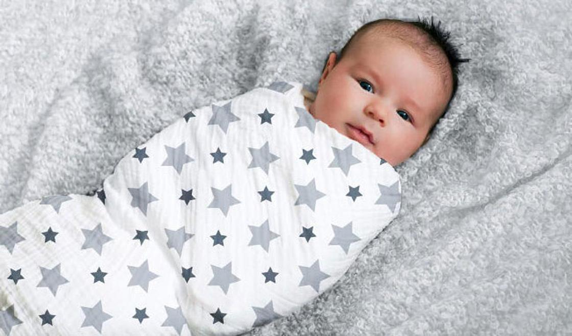 Как пеленать ребенка, чтобы не вытаскивал руки Как пеленать ребенка, чтобы не вытаскивал руки