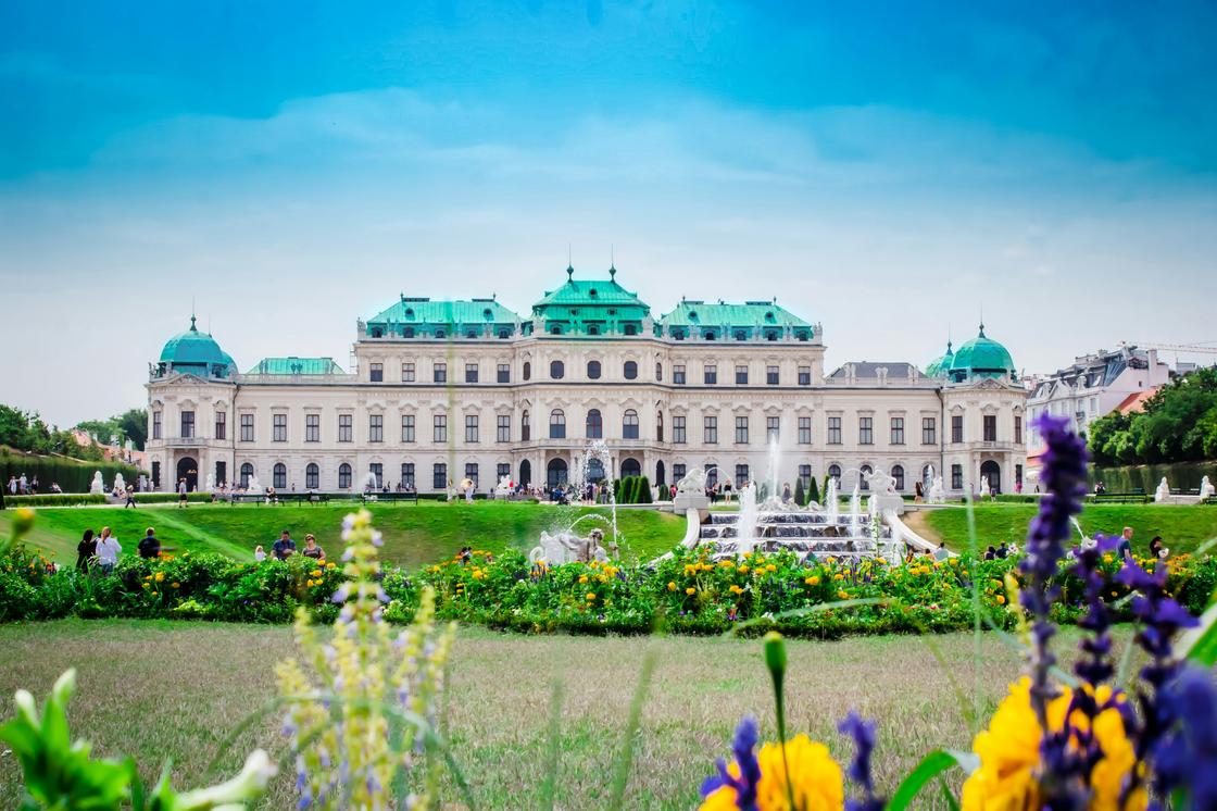 Вид на дворец Бельведер в Вене