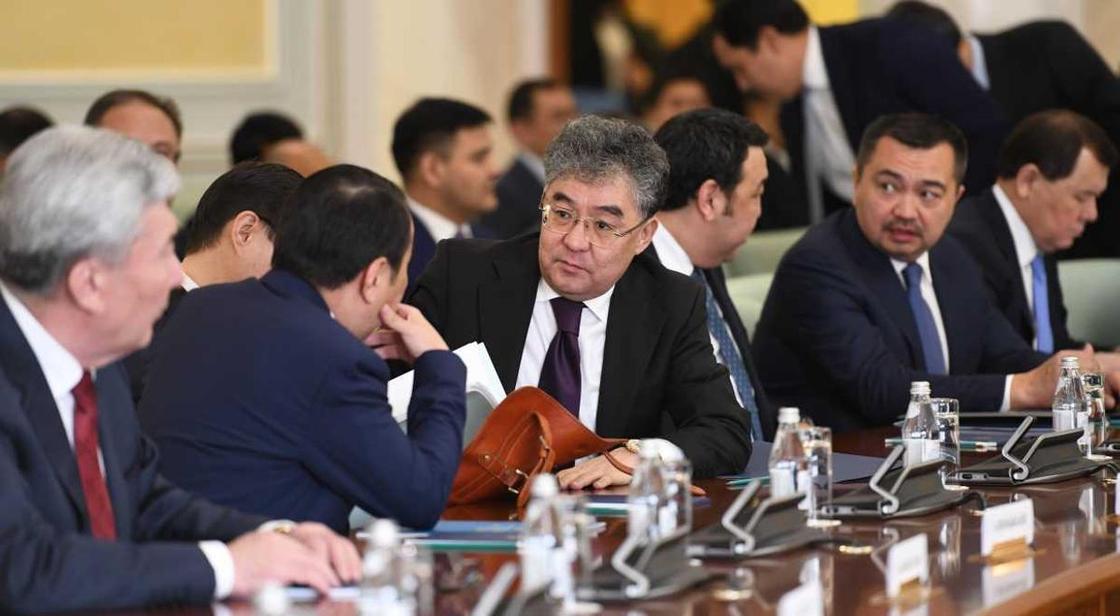 Атамкулов провел совещание по вопросам инвестиционно-экспортной деятельности
