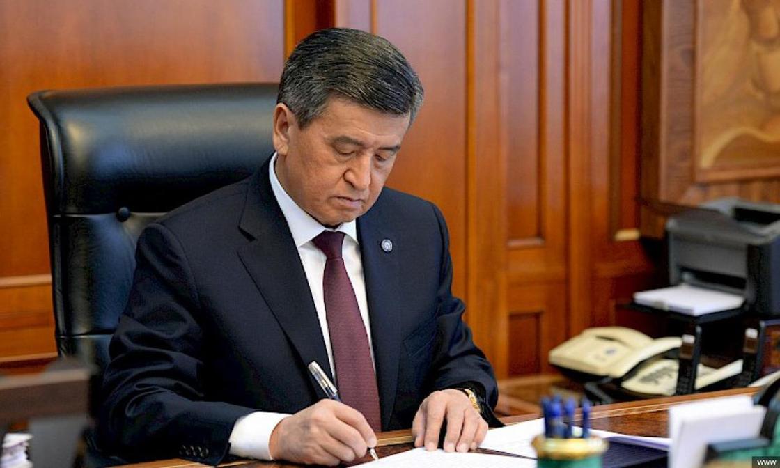 Жээнбеков подписал договор о демаркации границы с Казахстаном