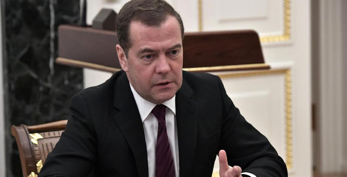 "Не все получилось". Почему Медведева отправили в отставку
