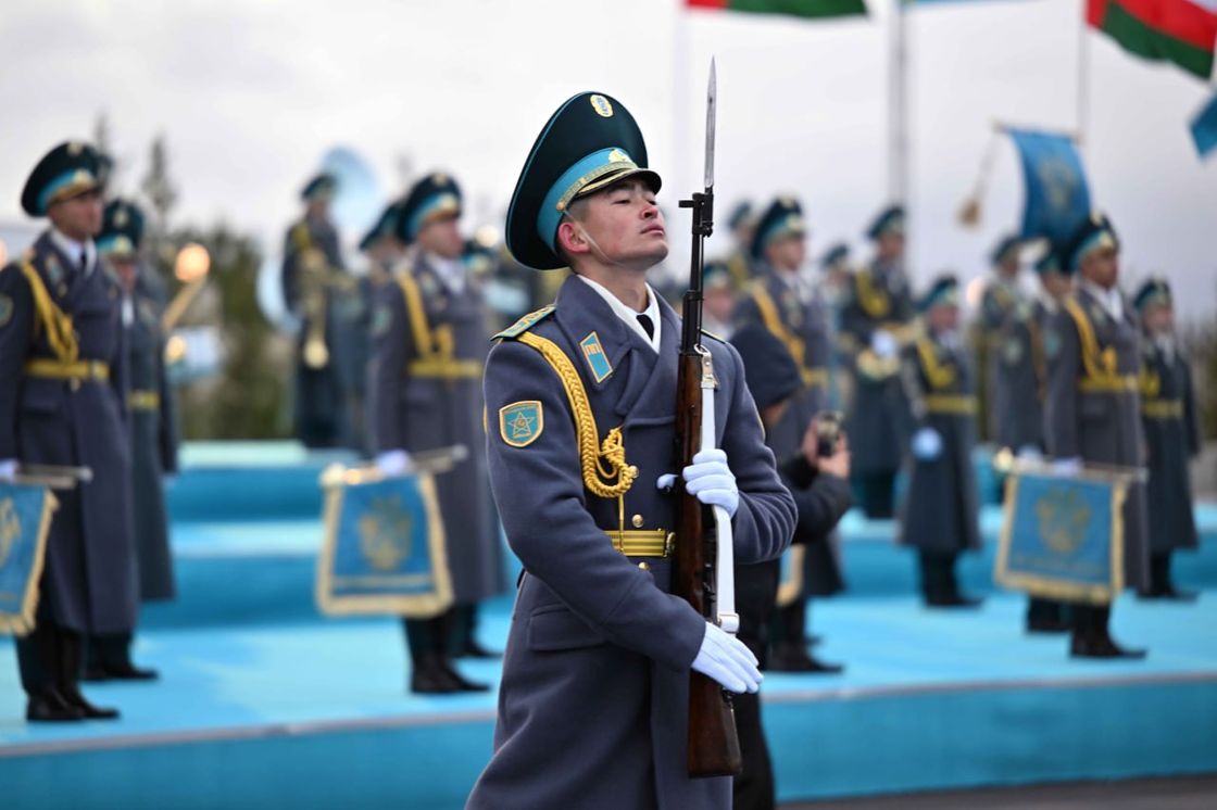 Оман сұлтанын Тоқаев қалай күтіп алды