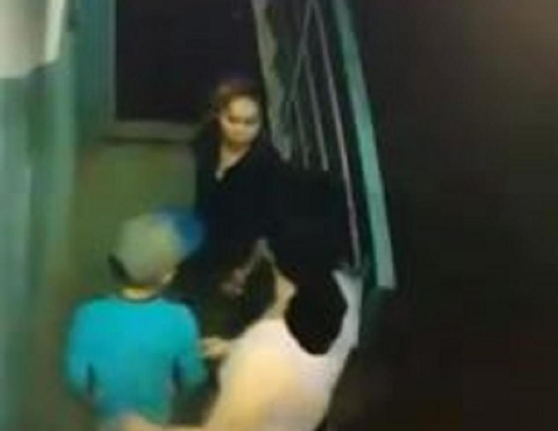 Видео с нападением женщины на ребенка распространяется в Казнете