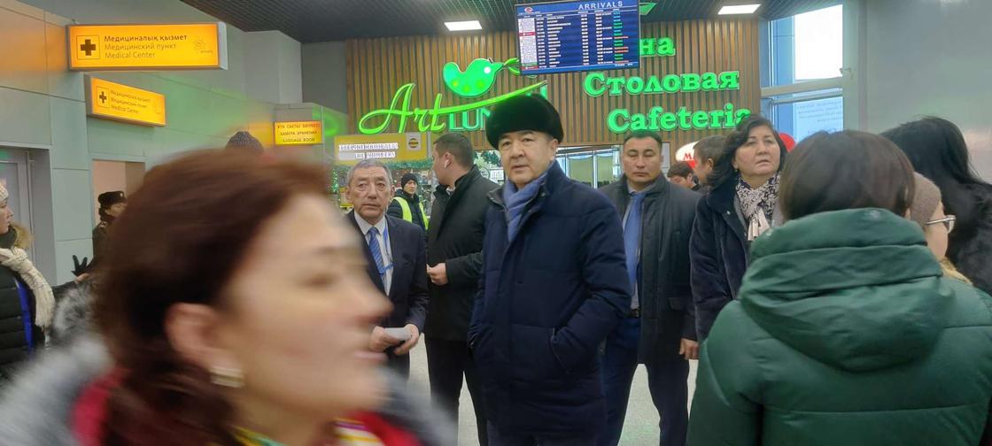 Сагинтаев прибыл на место крушения самолета в Алматы