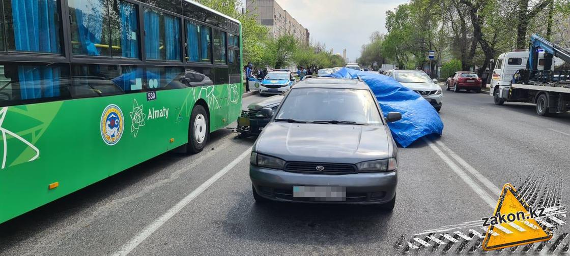 Место аварии в Алматы