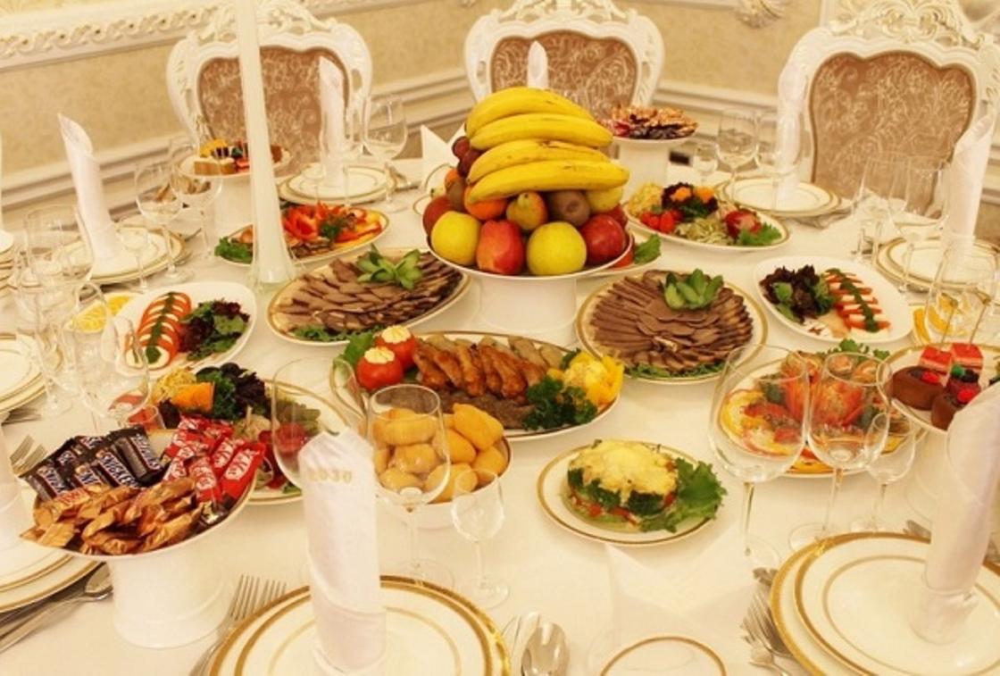 В Узбекистане сладости для свадебного дастархана берут в аренду