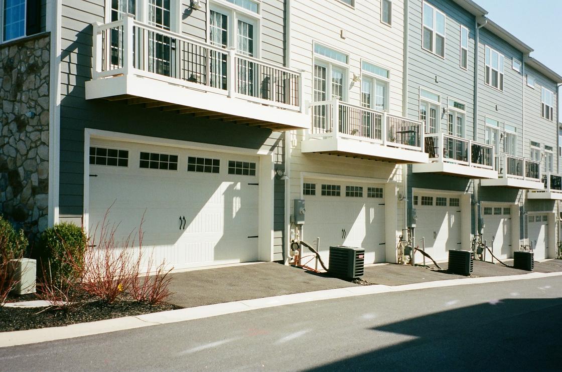 Таунхаус с балконом и гаражом