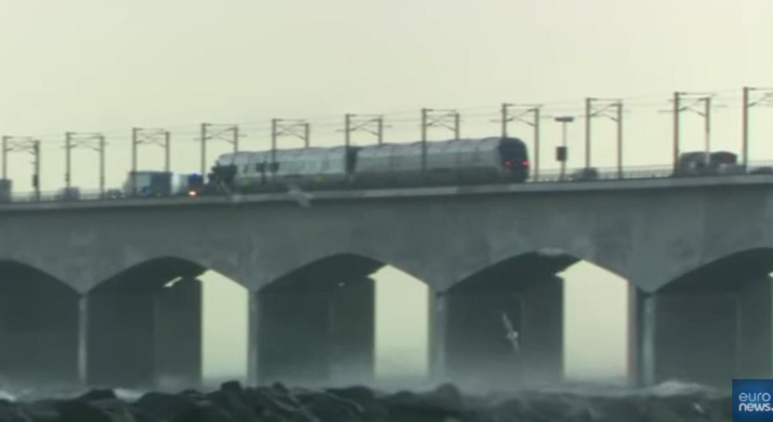 Авария на железнодорожном мосту в Дании: шестеро погибших