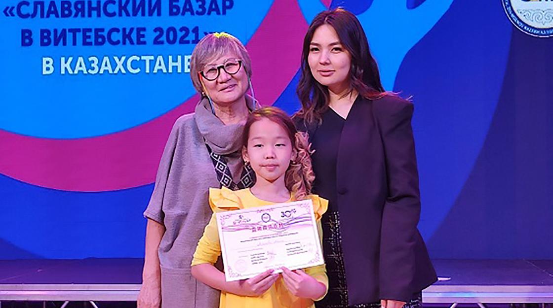Амина Асгатова с диплом о прохождении отбора