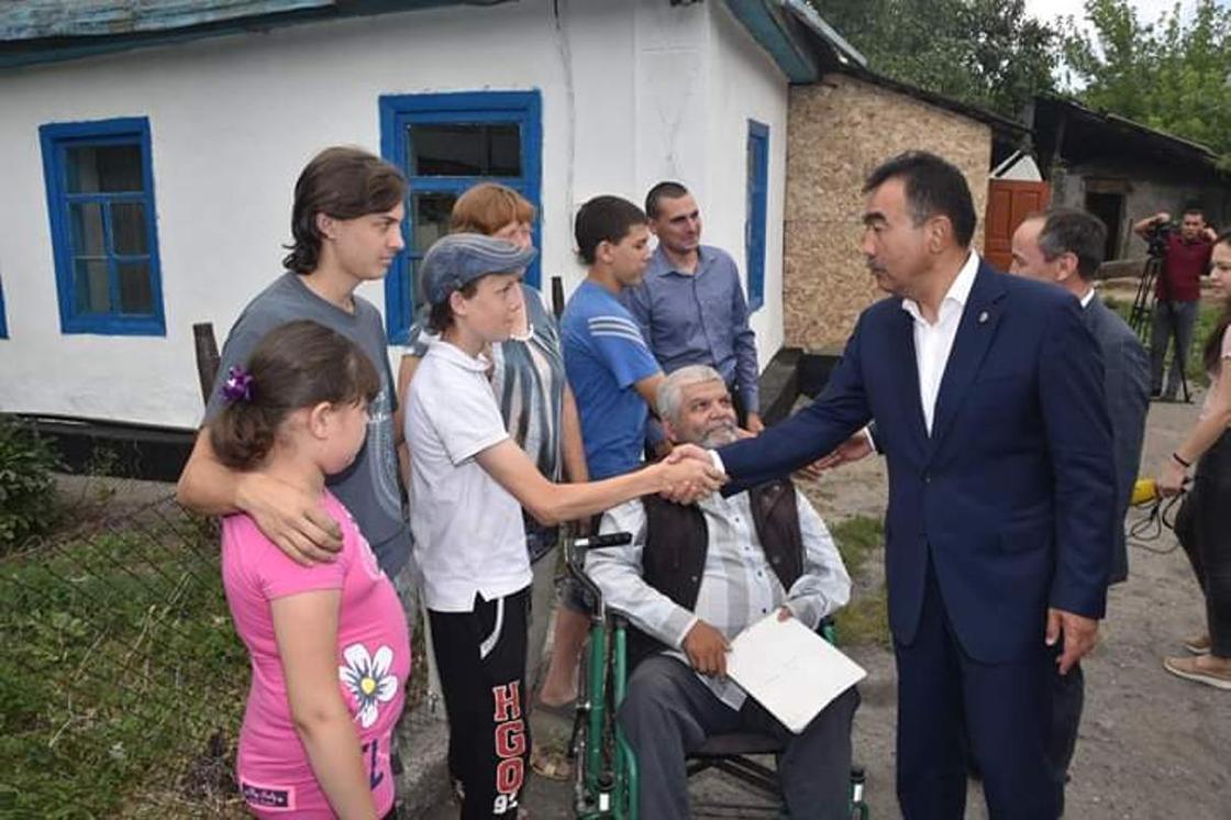 Многодетной семье из Алматинской области подарили дом