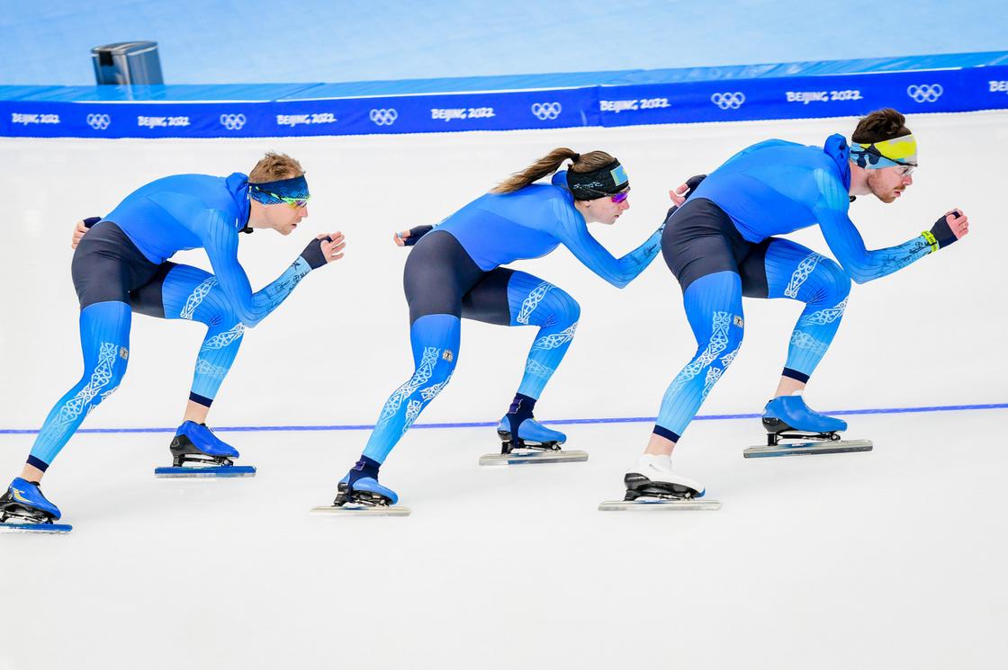 Казахстанские конькобежцы во время тренировок