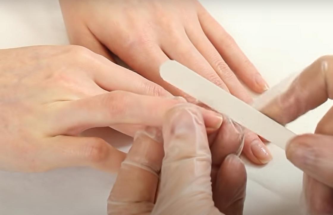 Обработка ногтей мягкой пилочкой
