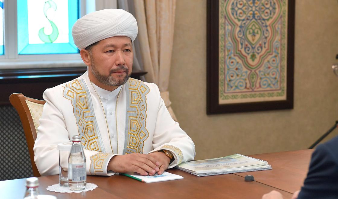 Токаев посетил мечеть "Хазрет Султан" (фото)