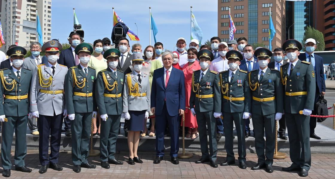 Касым-Жомарт Токаев с военными