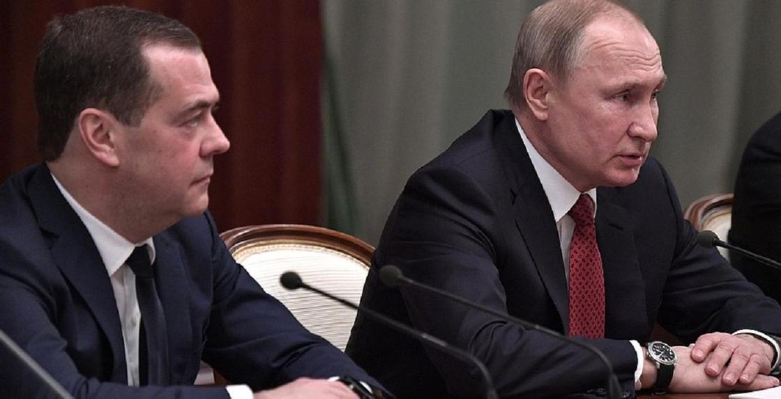 Политолог об отставке Медведева и правительства: Россия пошла по казахстанскому сценарию