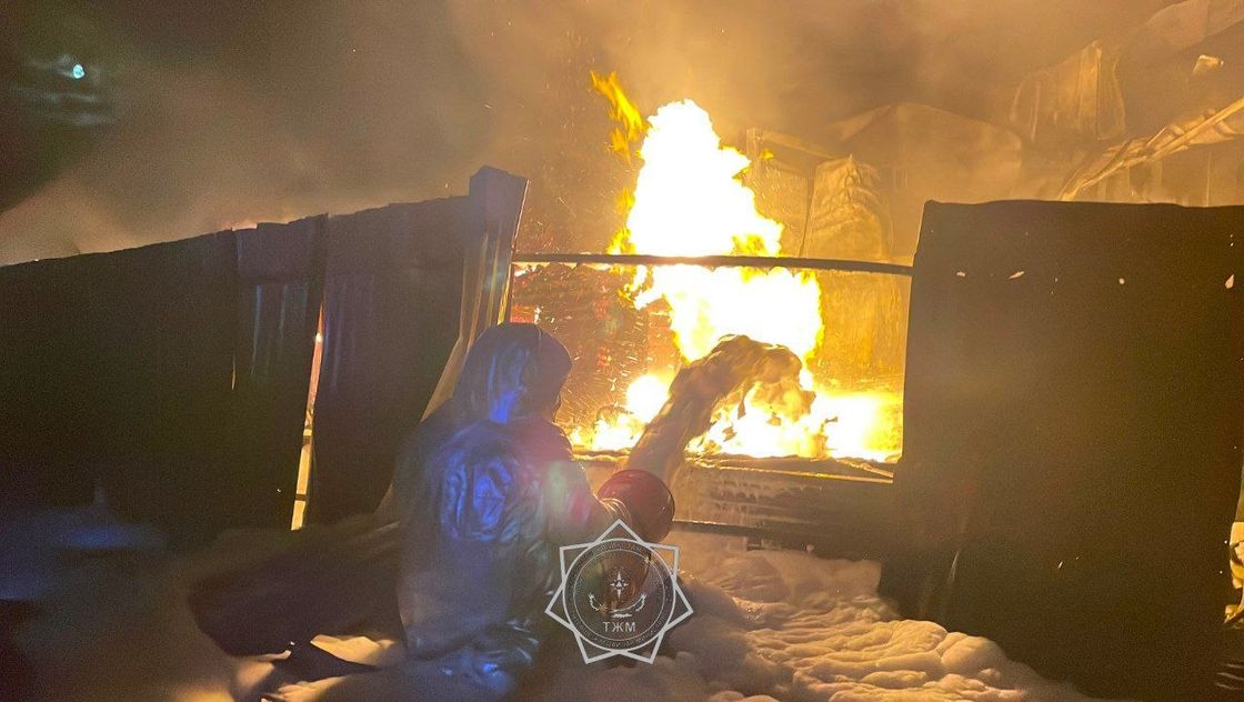 Пожар на автомойке в Семее