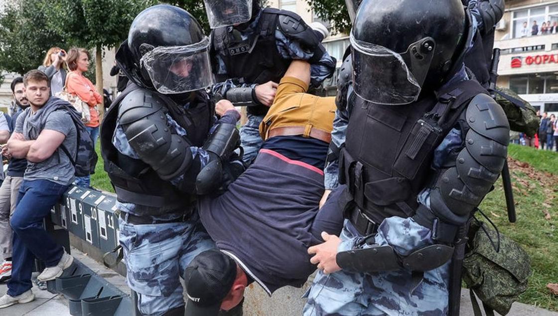 Акции протеста в Москве: массовые задержания и фейки