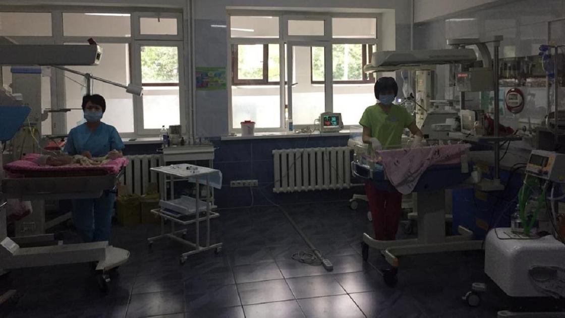 "Железные нервы": врачи предотвратили пожар в детской реанимации в Алматы (видео)