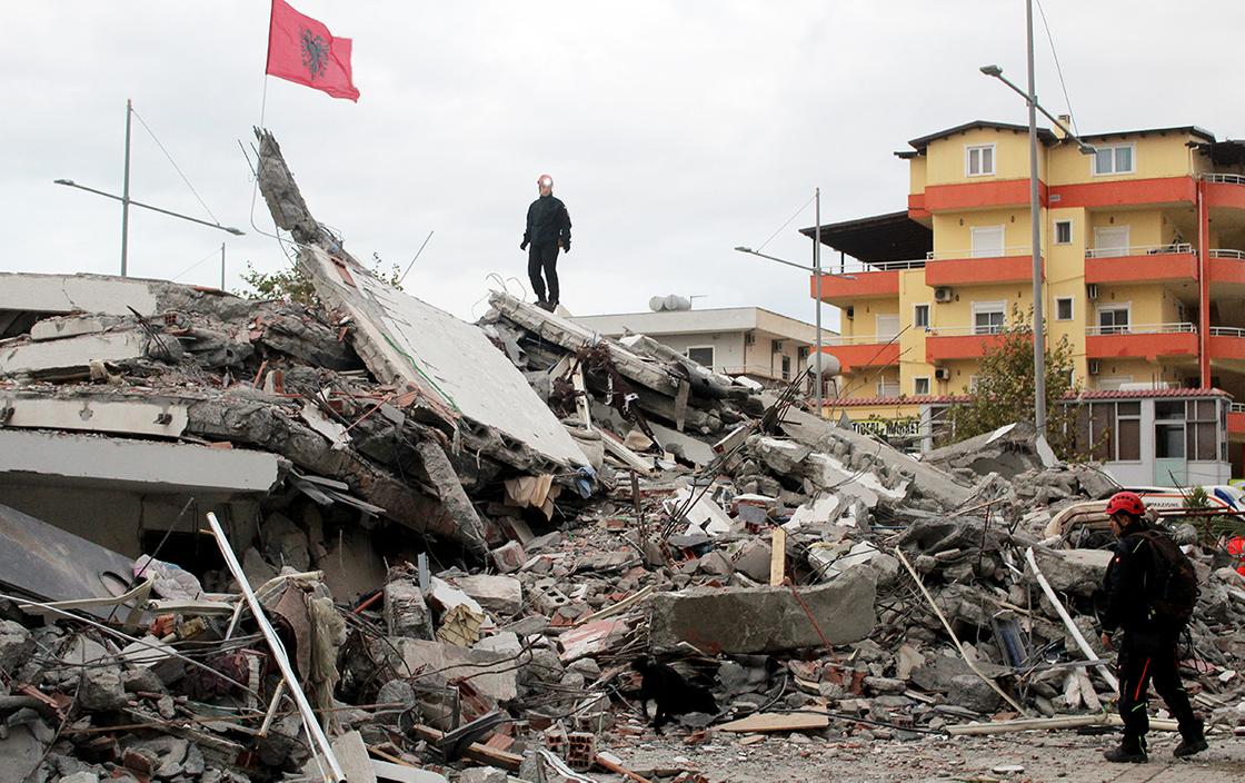 Жертвами разрушительных землетрясений на Балканах стали почти 800 человек