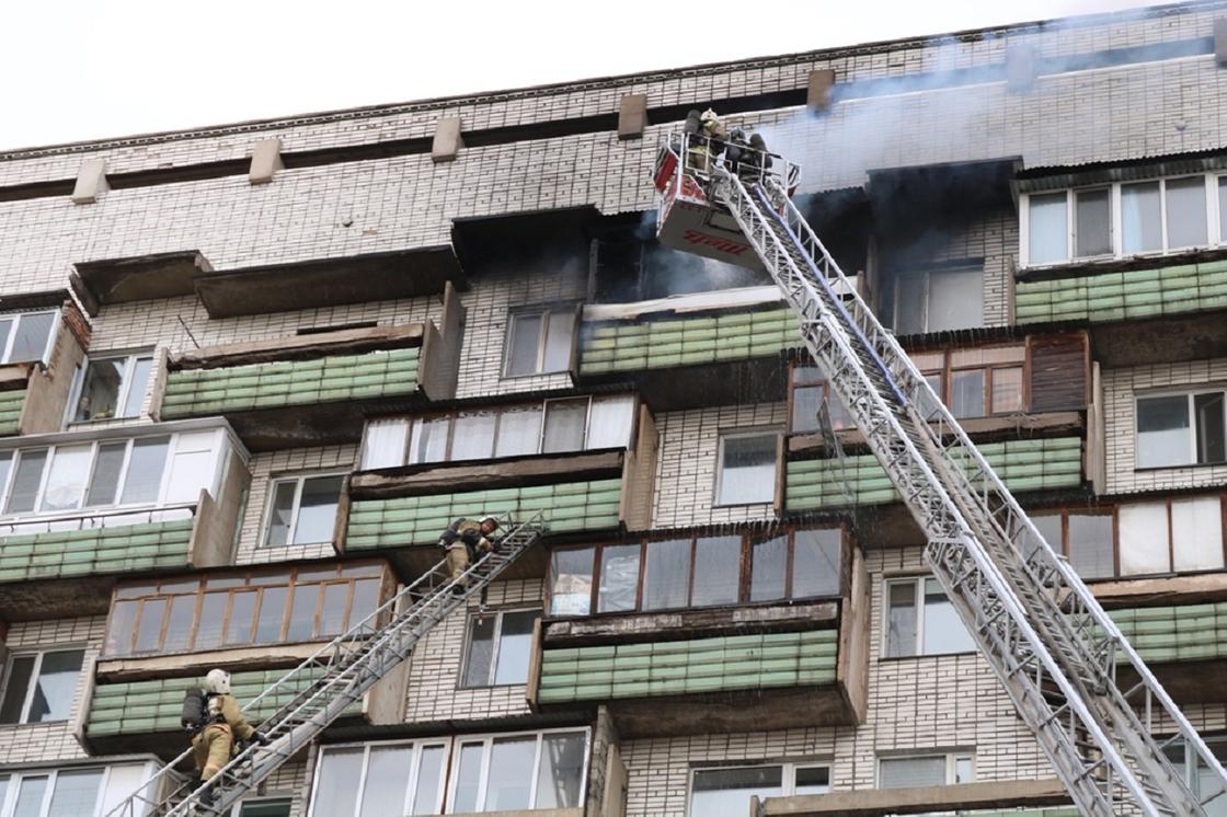 Пожар в доме-"гармошке" в Караганде