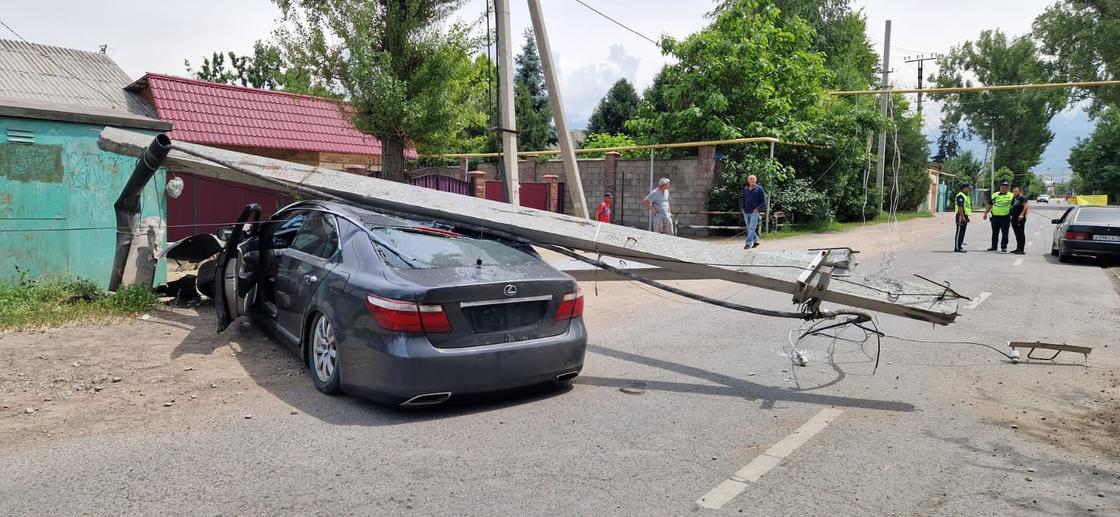 Автомобиль попал в аварию