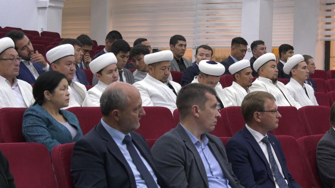 В Алматы прошел форум, приуроченный  ко «Дню духовного согласия»