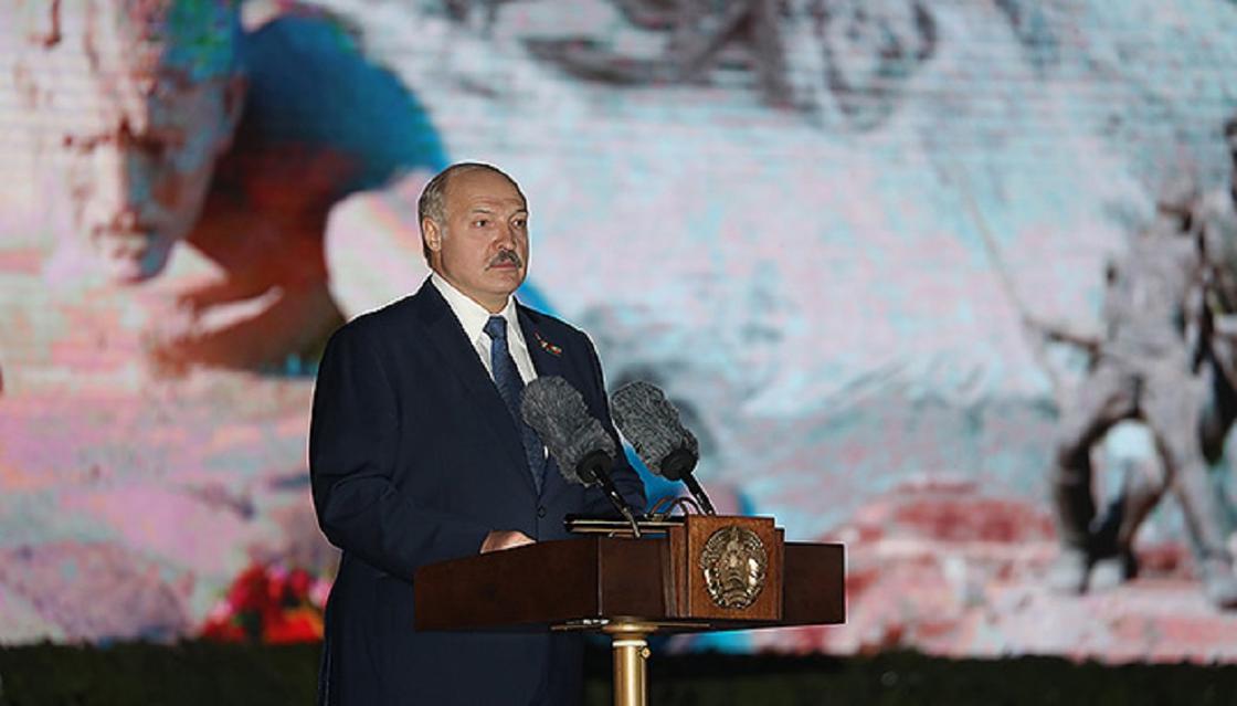 Лукашенко сообщил о желании других стран "наклонить" Беларусь