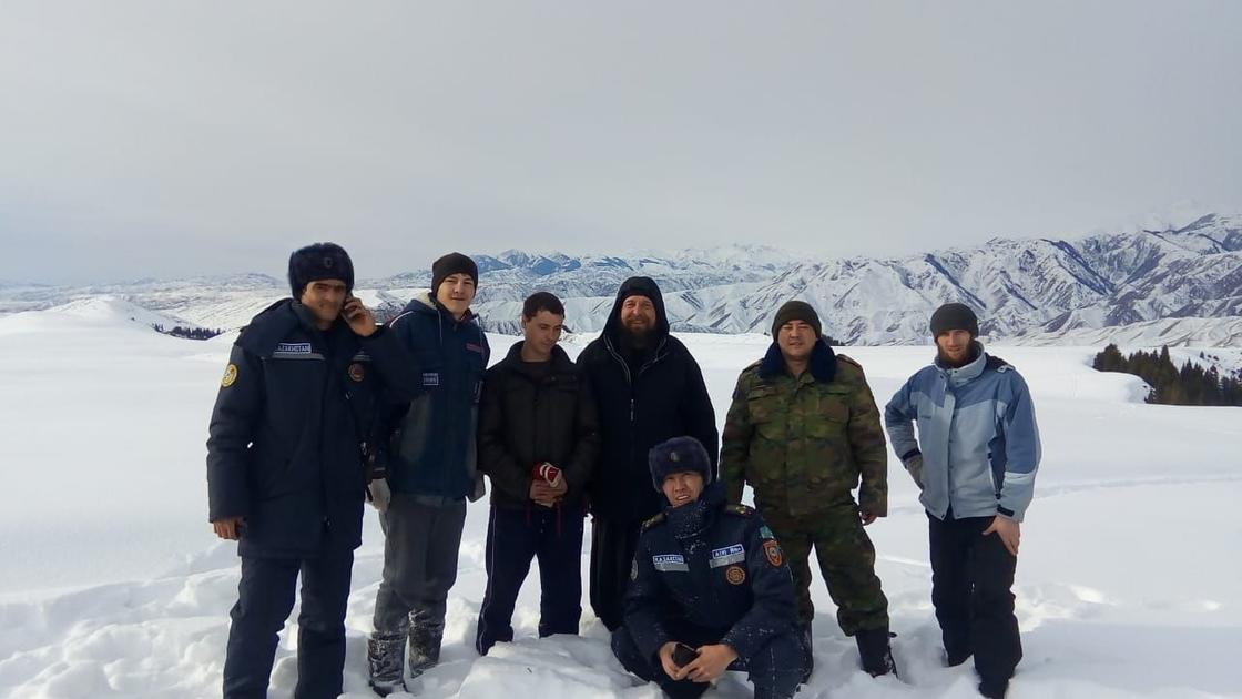 4 человека потерялись в горах Алматинской области во время посещения старца-отшельника