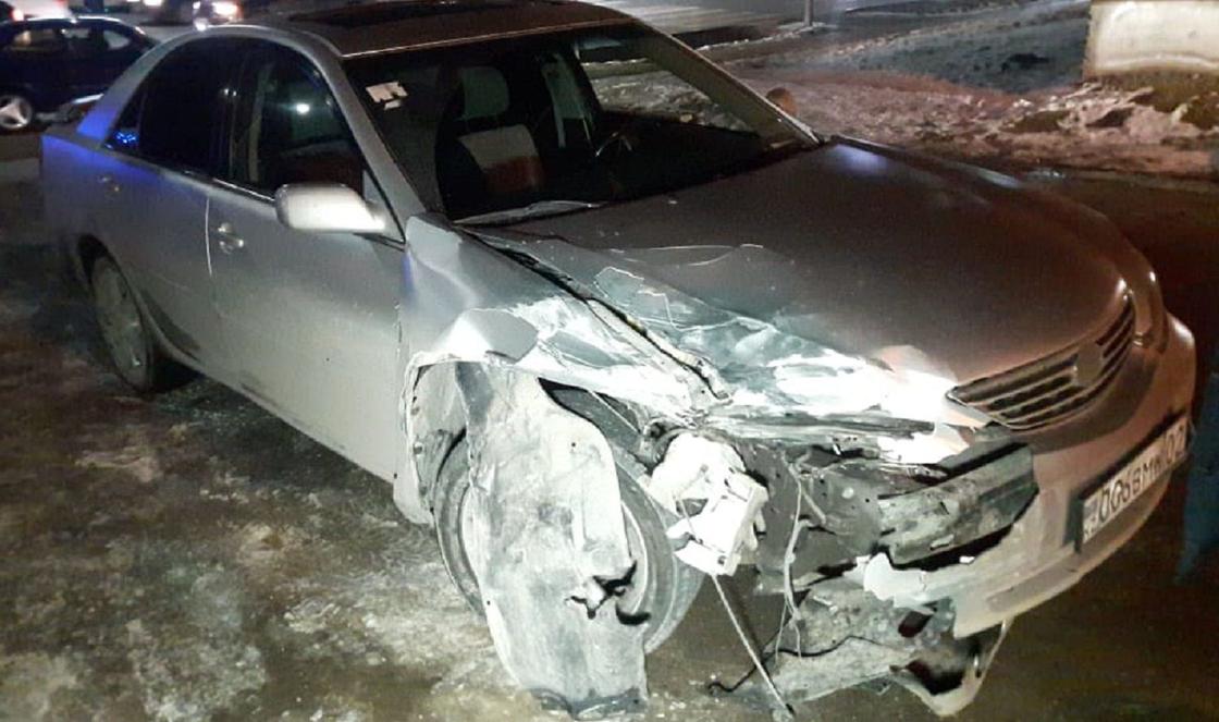 Автомобиль каршеринга попал в аварию в Алматы: есть пострдаваший