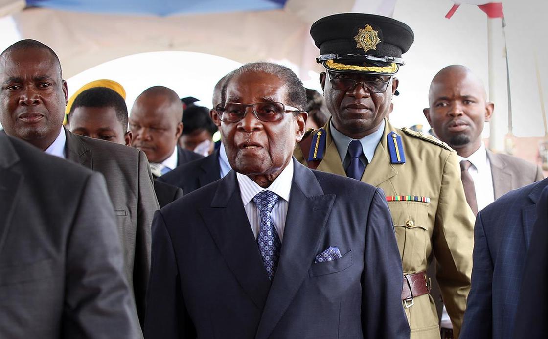 Семья Мугабе возмущена планом его похорон. Он хотел другой церемонии, говорят они