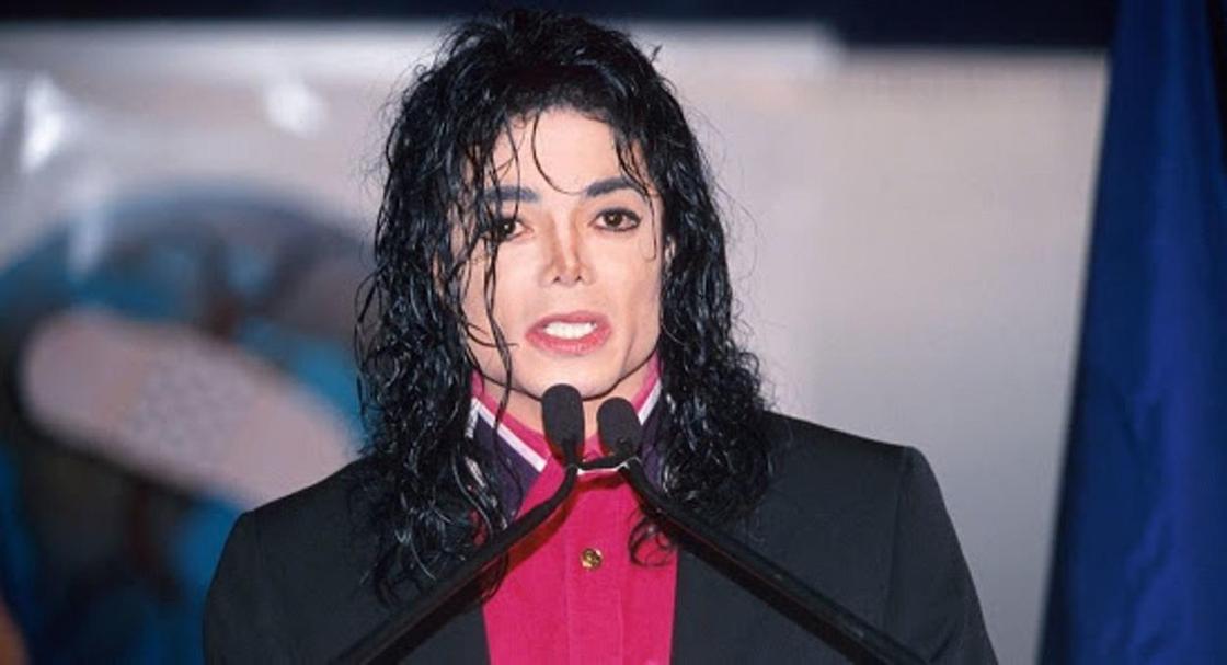 Ерзает и смеется: обнародовано видео допроса Майкла Джексона по делу о педофилии