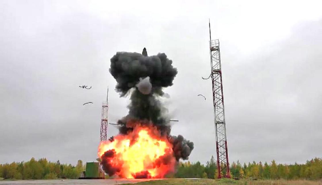Россия запустила ракету «Тополь» по цели в Казахстане (фото, видео)
