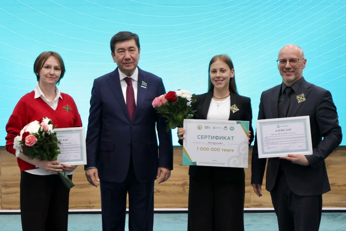 Чествование победителей проекта "Кітап оқитын ұлт"